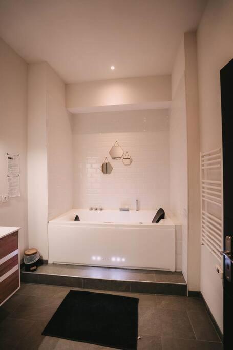 Ultimate Comfort ! Jacuzzi & Sauna. Besançon Exteriör bild